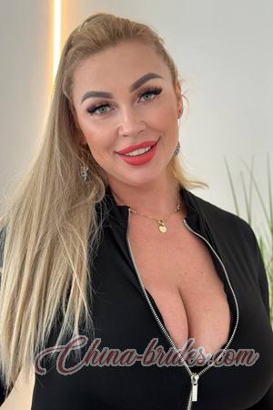 223104 - Viktoriia Age: 41 - Ukraine